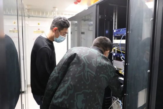 承接安全服务器机房上下架、版本更新、到货验收等